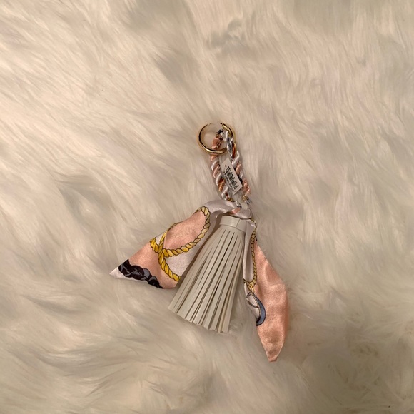 💕🛍NEW💕 KEYCHAIN - Picture 5 of 5
